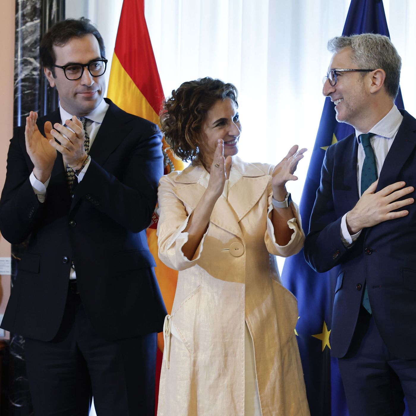 El editorial de Carlos Cuesta: Montero cede el testigo en el Gobierno, rumbo a Andalucía, rodeada de escándalos