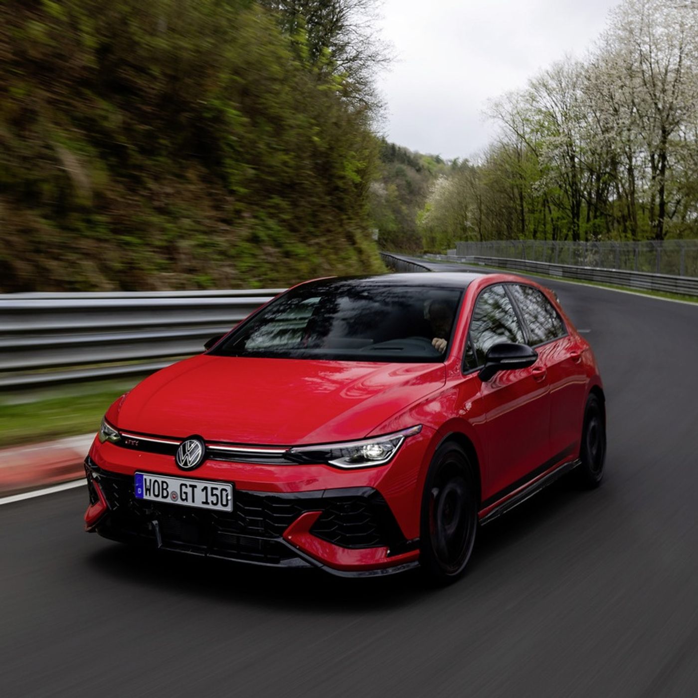Volkswagen Golf GTI EDITION 50 - A 50 anni, il mito corre più veloce che mai episode artwork