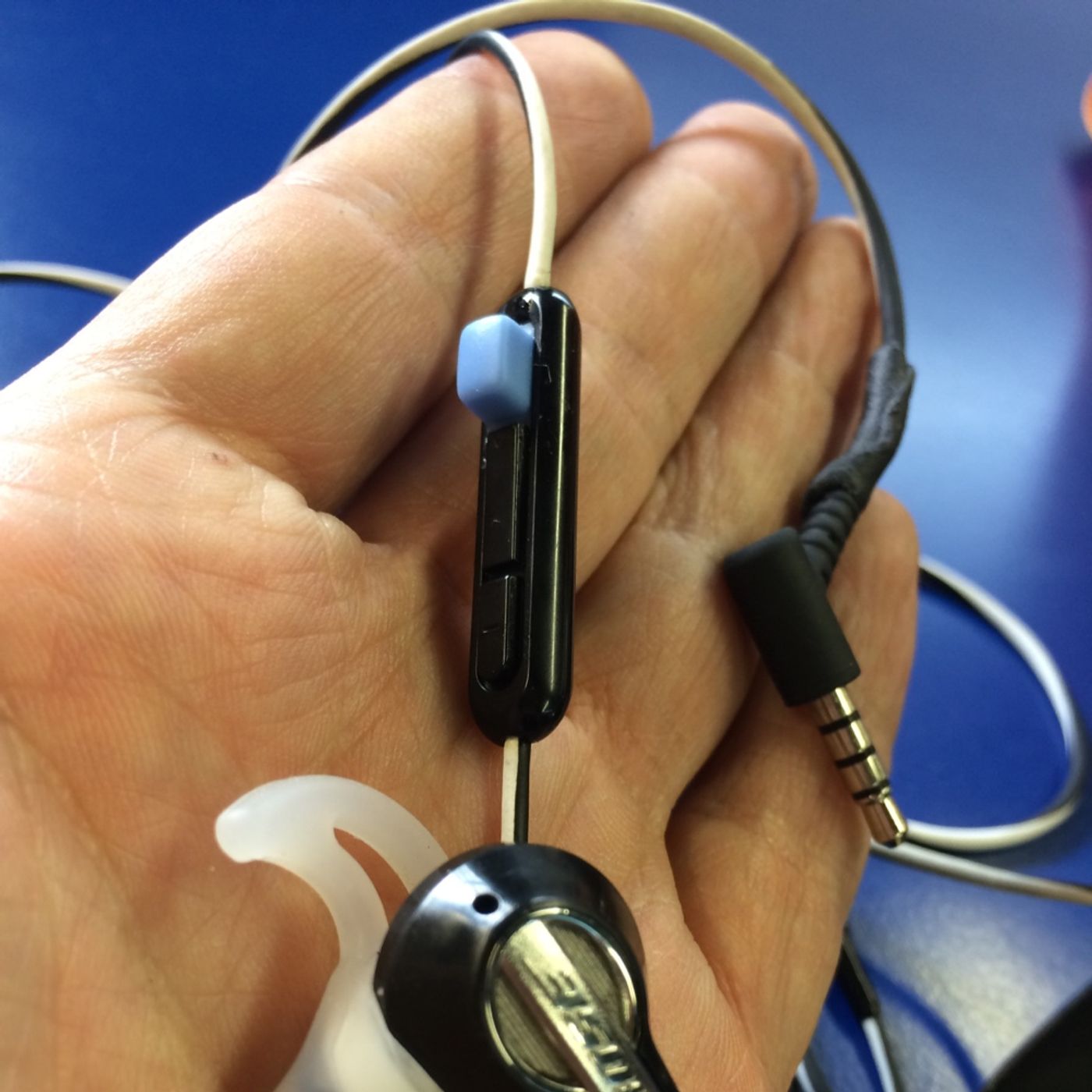 Reparando los audífonos Bose MIE2i