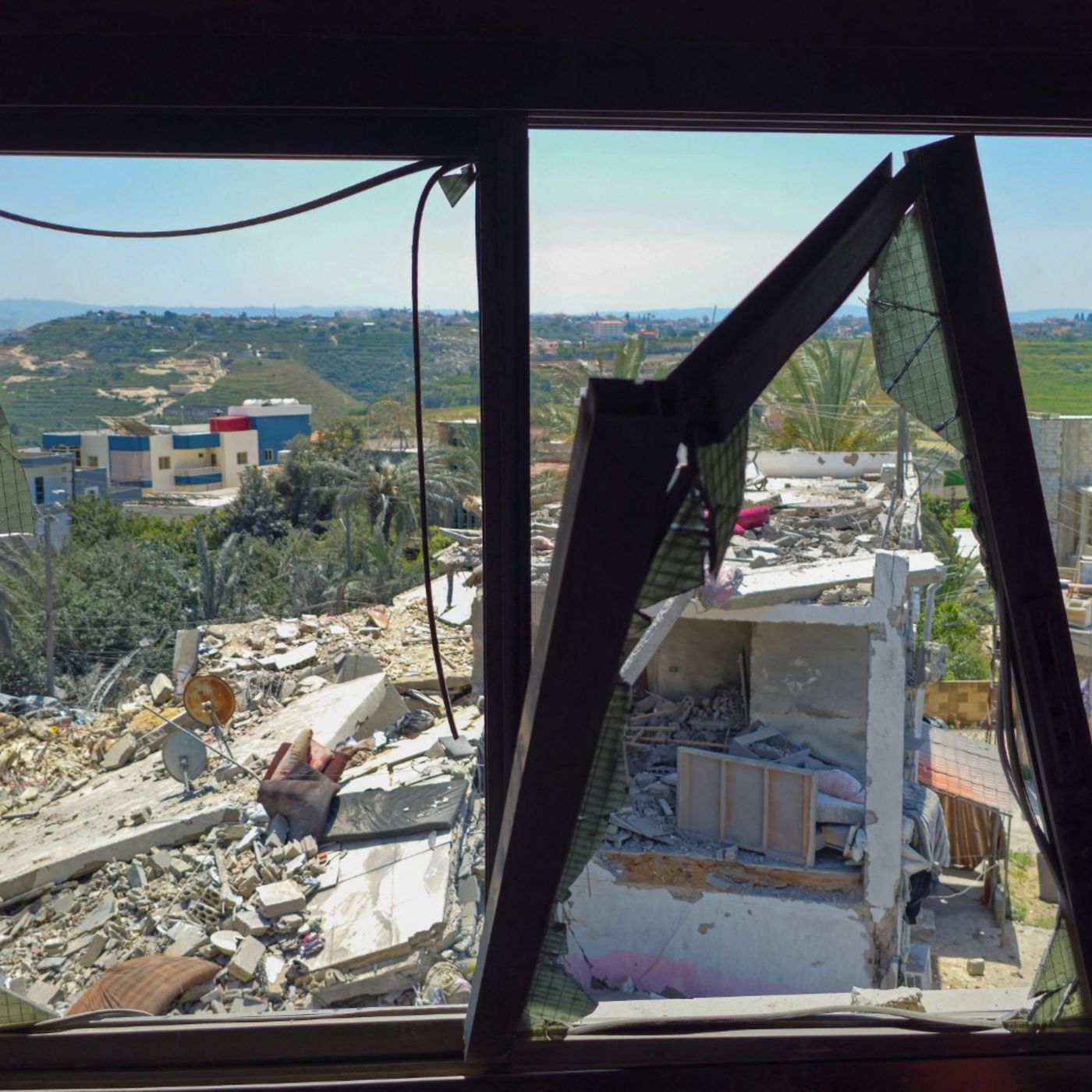 Israel continues airstrikes in Lebanon — Podcast with everything cover