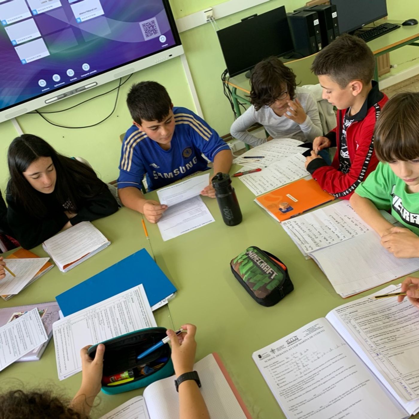 6B Ma Jose - Hernan, Asier, Michael, Matthew and Iker describing themselves thumbnail