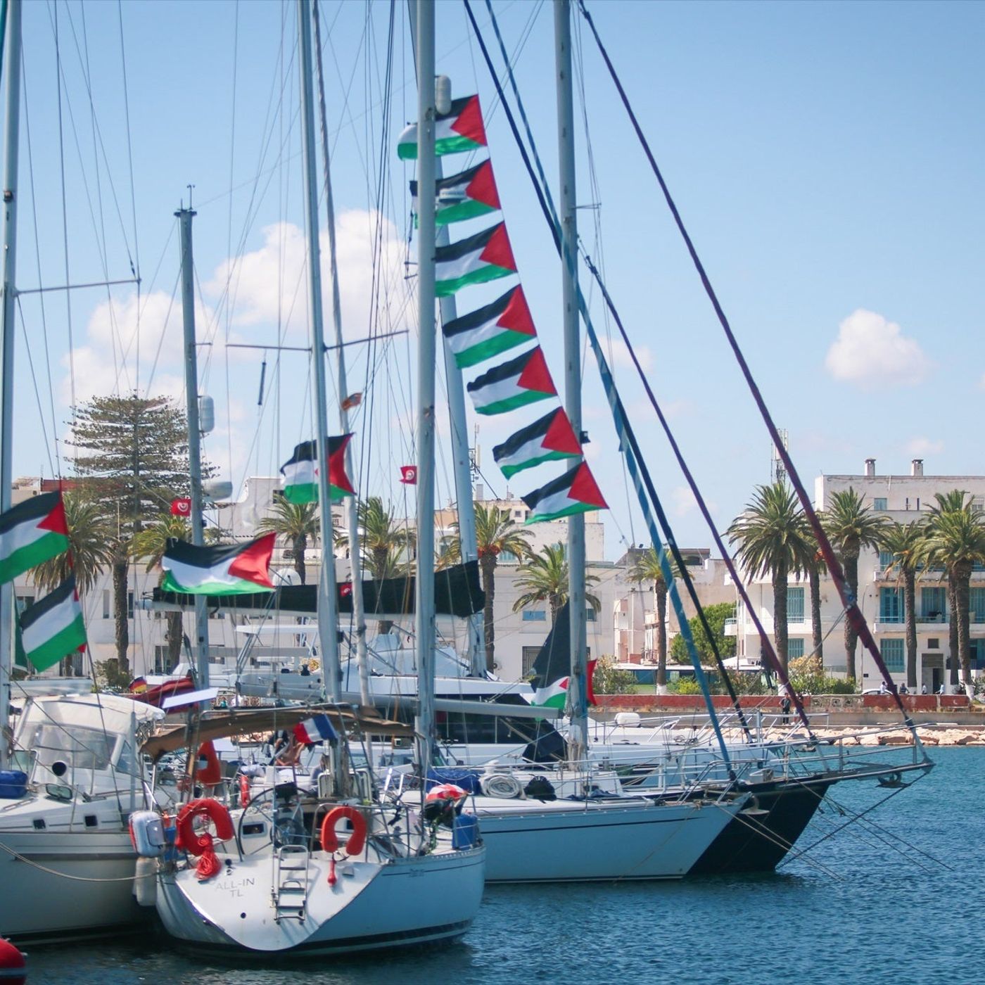 Tertulia: La flotilla interceptada por Israel, repercusiones políticas y los Presupuestos (01/10/2025) episode artwork