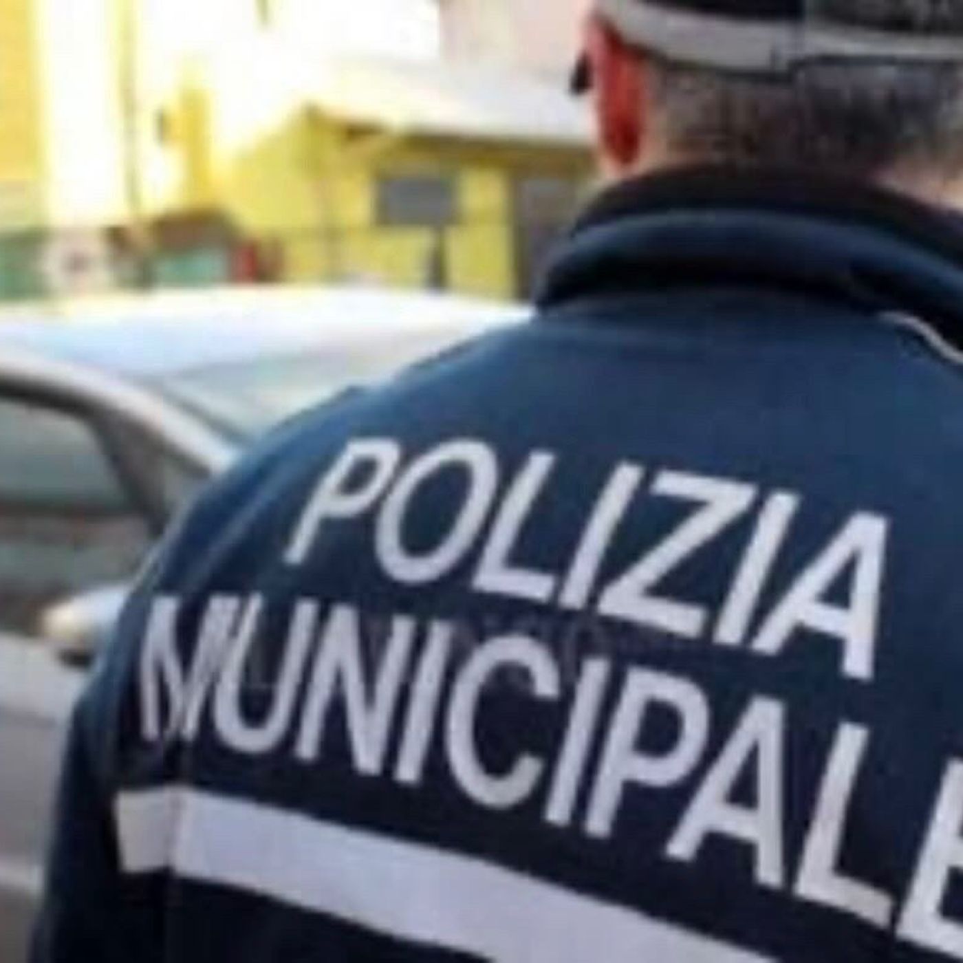 Scandalo alla Municipale di Napoli: agente licenziato per aver annullato 282 multe a sé, familiari e amici