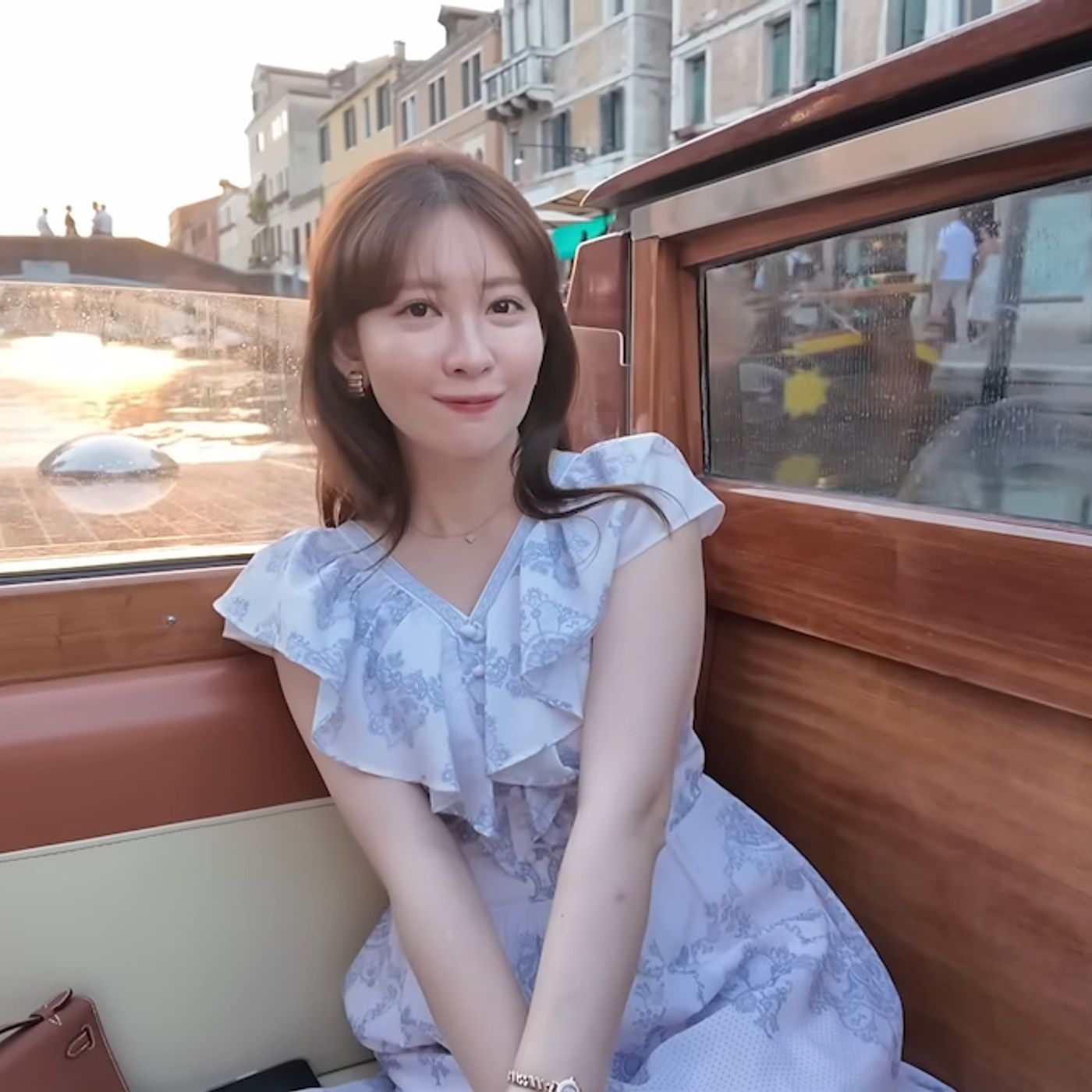小嶋陽菜、エレガントなコーデでヴェネツィア旅行を堪能　「旅おしゃれすぎて眼福」「何処に居ても絵になりますね」 episode artwork