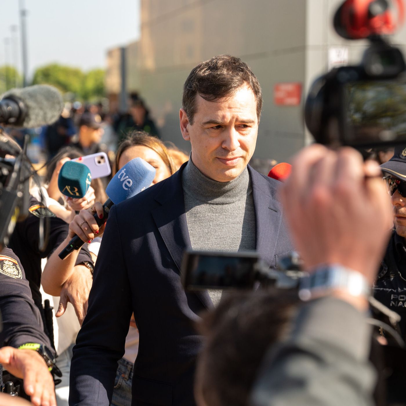 La República de los Tonnntos: El empadronado hermano de Sánchez no sabía dónde estaba el colegio electoral