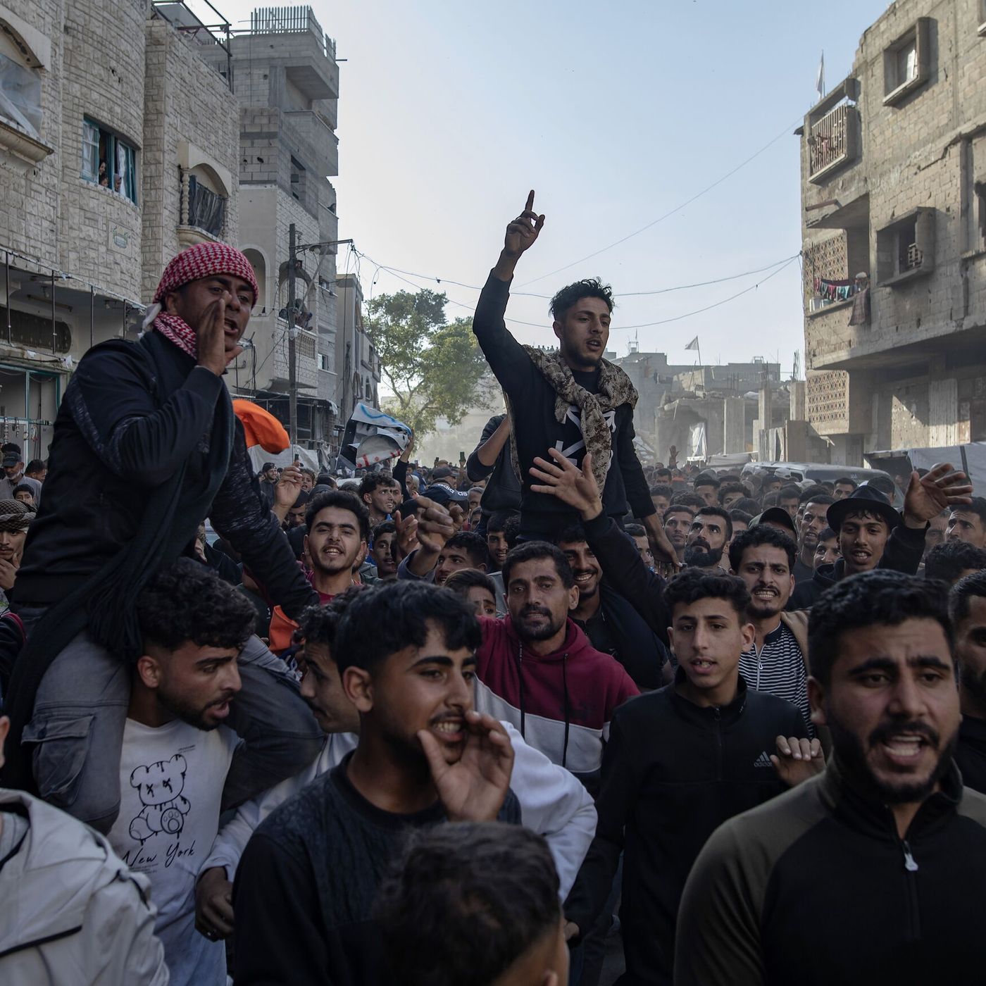 La República de los Tonnntos: Los "idiotas útiles de Occidente" que se tragan la propaganda de Hamás