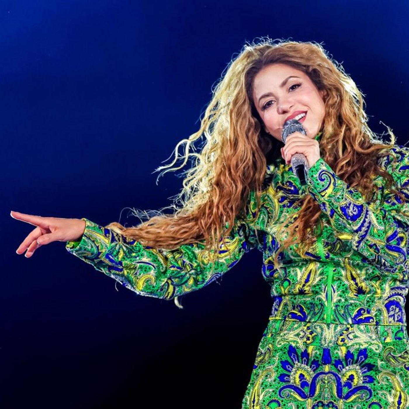 Shakira Gifts Brooklyn Show Tickets to World Cup Workers, Venezuela Relief Volunteers & More Uplifting Moments in Latin Music
