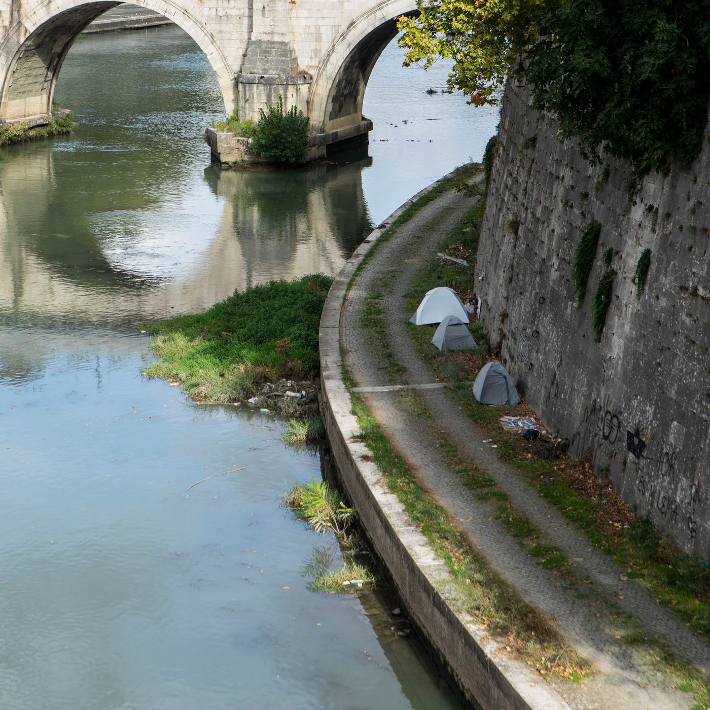 #754 Tevere e contenziosi, fontane, lavoro stagionale e altre storie di Roma episode artwork