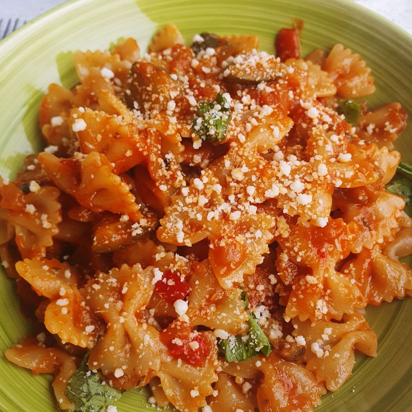 Farfalle con ratatouille estiva di melanzane e zucchine, facile e veloce episode artwork