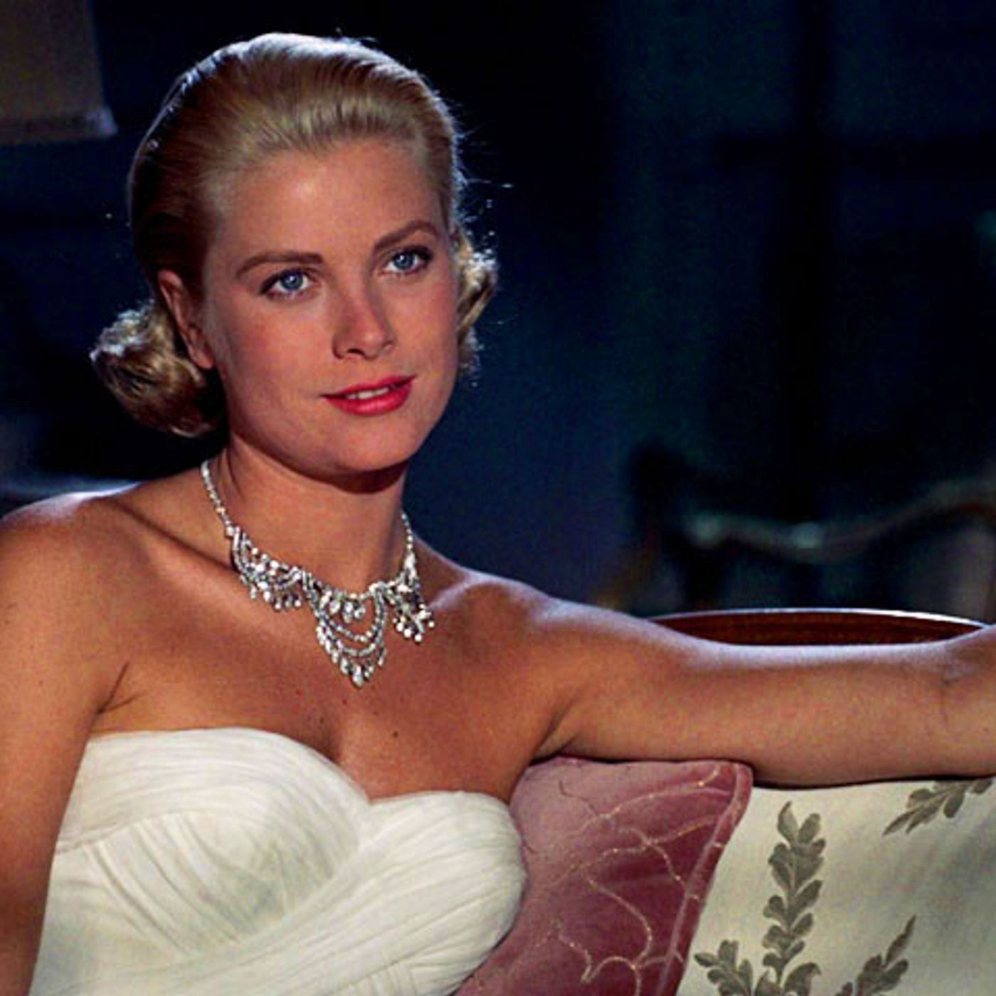 Nizza24 lunedì 24 novembre: Donna Aggredita fuori dal Casinò Rhule - Beaulieu Omaggia Grace Kelly - Treni Rallentati in Costa Azzurra - Mété