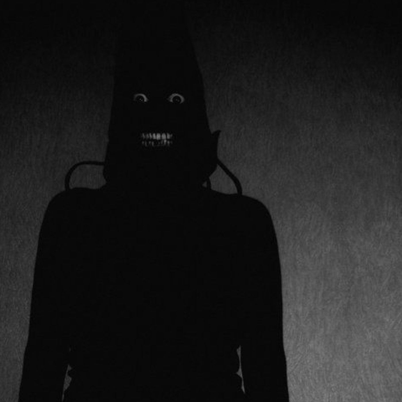 Historias de Miedo Abril 27 2020 UN FANTASMA ME ASECHA