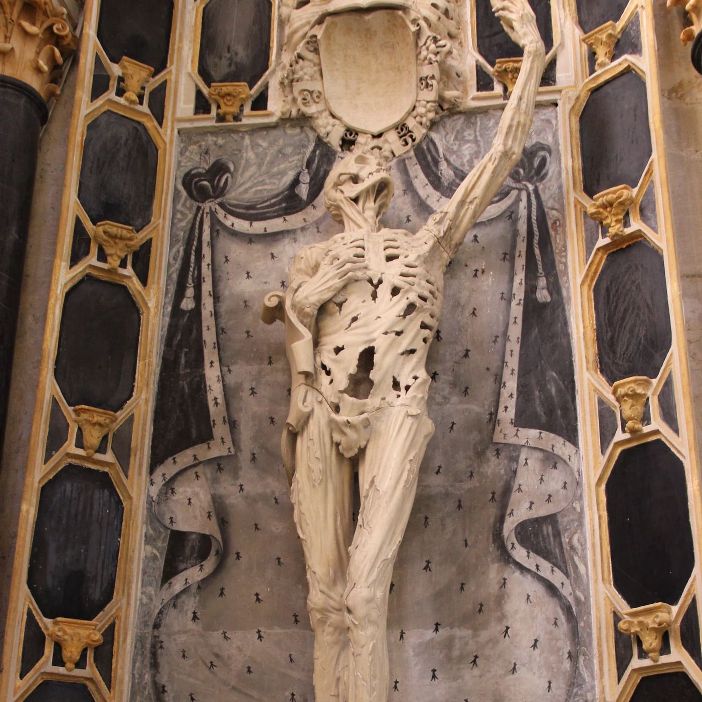 Il cadavere che sfida la morte il Transi di René de Chalon, la scultura più perturbante del Rinascimento episode artwork
