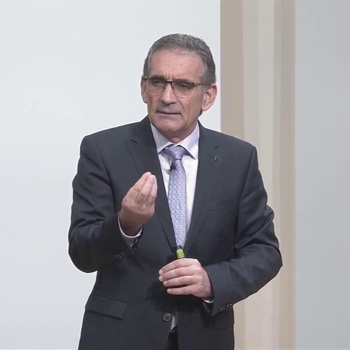 Sabatul, întrebări simple - Valentin Dănăiață Sabatul, întrebări simple - Valentin Dănăiață