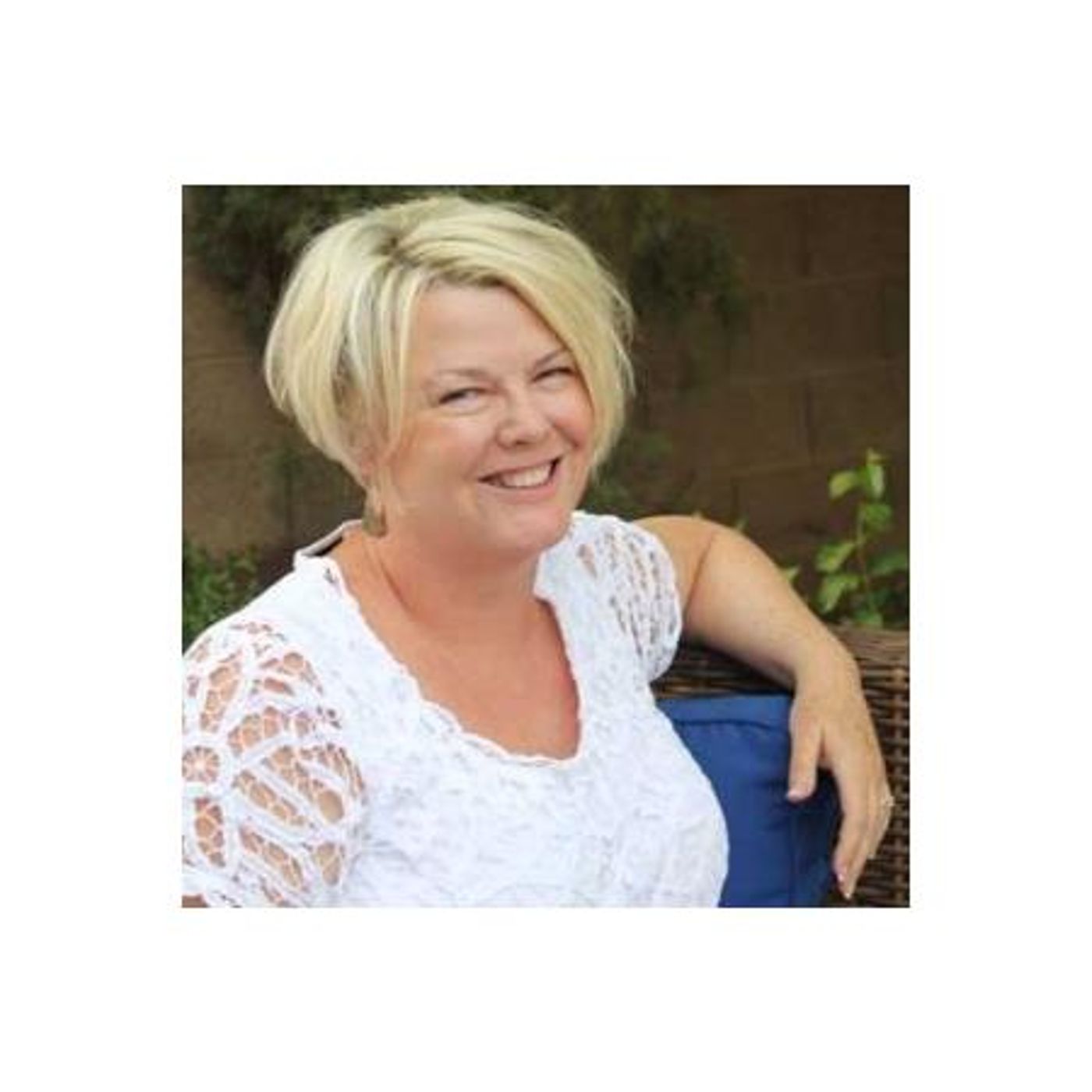 HEALing THrough Hurt Welcomes Lynne Cockrum-Murphy, Ed.D episode artwork