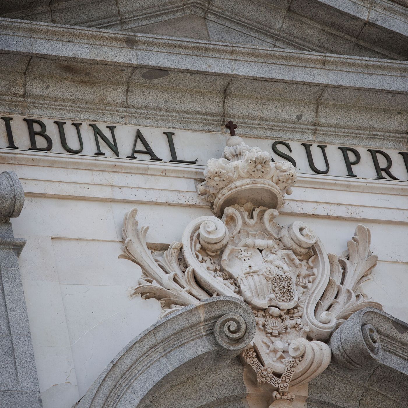 El día en 15 minutos: Las claves que más inquietan al PSOE del auto que deja a Ábalos en libertad