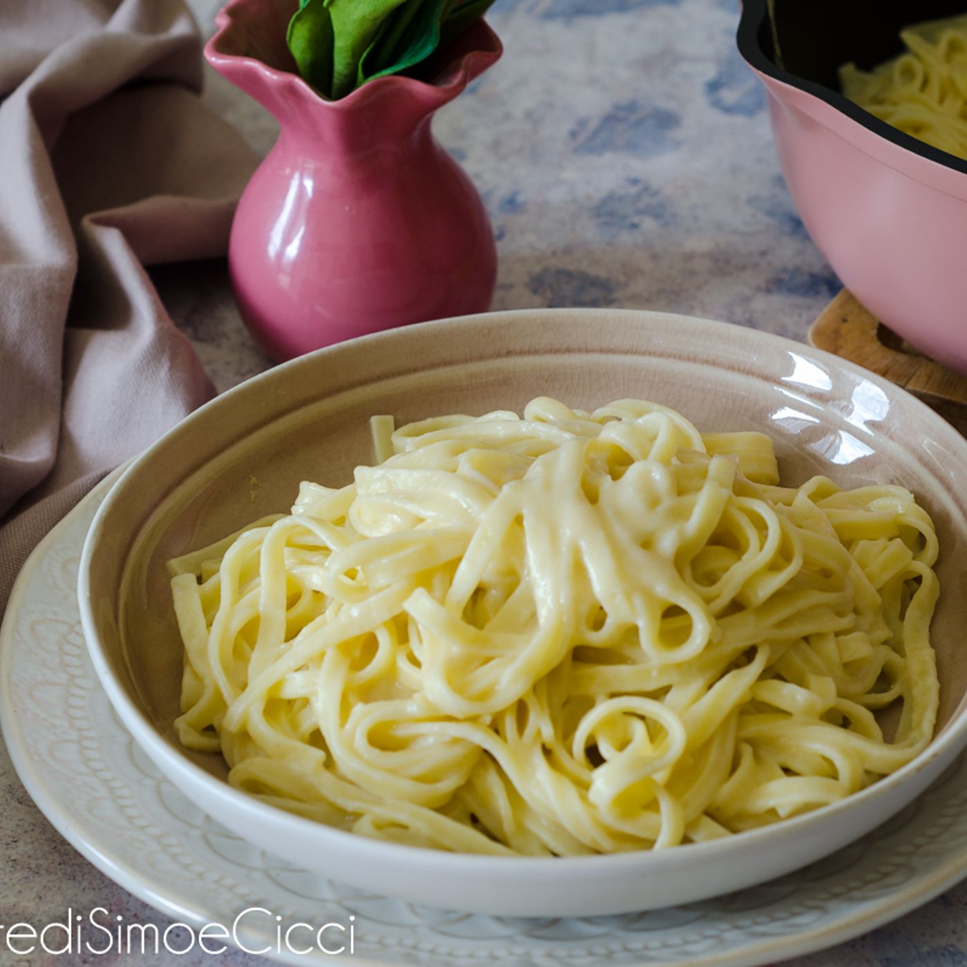 Fettuccine Alfredo originali: la vera ricetta romana senza panna episode artwork