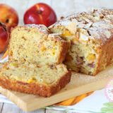 PLUMCAKE CON PESCHE E MANDORLE soffice, morbido e delizioso