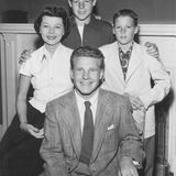 Adventures of Ozzie & Harriet -  1953-12-11 #375 (aka #10 Bing & Lindsey (son) Crosby Visit (aka Ozzie The Storyteller)