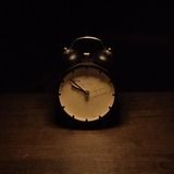 Viaje en el tiempo con una lista de reglas extrañas