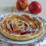 Torta rosa di sfoglia alle pesche
