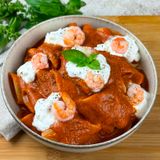 Pasta al pomodoro con burrata e mazzancolle