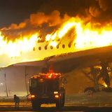 Incidente aereo a Tokyo: 5 morti in un velivolo. Salvi i 367 occupanti dell’Airbus