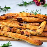 Grissini di patate alle olive: bastoncini facili e veloci