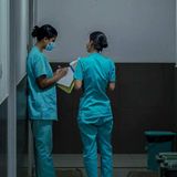 Infermieristica nel 2026: 10 motivi per NON fare l’infermiere e 10 per sceglierlo ancora