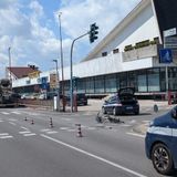 Camion betoniera urta anziana con la bici: 79enne ricoverata in condizioni critiche