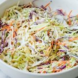Coleslaw: Il Segreto Infallibile per l’Insalata di Cavolo Americana Fresca e Croccante