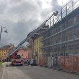 Un principio di incendio è tornato a lambire il tetto della vecchia sede dei carabinieri