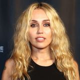 Miley Cyrus revela o truque de composição que aprendeu de Max Martin