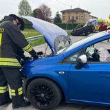 Scontro tra due vetture all’incrocio tra via Roma e via Canale: ferite due persone