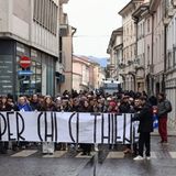 La destra sfila in centro per la sicurezza: “Pronti ad organizzare passeggiate civiche”. Foto e video