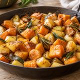 Zucca e patate in padella: il contorno autunnale dorato e profumato
