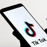 Tempo sui social, boom di TikTok