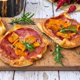 Sfogliatine alla zucca e capocollo croccanti e filanti