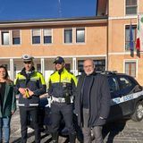 Sicurezza e de-escalation, la polizia locale sperimenta il Taser 10