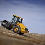 Rullo compattatore ferro-gomma JCB VM118D, la compattazione che semplifica il cantiere