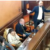 Marigo si salva, le minoranze litigano: caos tra accuse di “salvataggio rosso” e giochi di palazzo