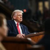 Trump autorizza l’acquisto del petrolio russo bloccato in mare