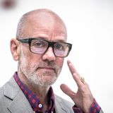 Michael Stipe. Il leader di quelli che furono i R.E.M. sta per pubblicare un album solista e, a Milano, è presente con una sua mostra d'arte