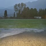 Grandine e temporali, la tempesta d’autunno imbianca l’alto vicentino. Bloccata la Sp 46