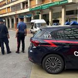 Aggressione e spaccio, arrestato un 21enne. Tre indagati e 8 etti di hashish sequestrati