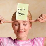 Dimenticare i nomi delle persone non è un caso, la psicologia svela cosa significa davvero