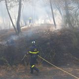 Incendio Vesuvio, distrutti 500 ettari. I cittadini di Terzigno: piccoli roghi segnalati da 5 giorni
