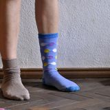 Si possono indossare i calzini per più giorni? Certo, ma meglio non farlo
