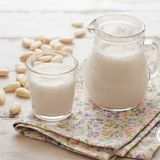 LATTE DI MANDORLA FATTO IN CASA