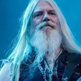 Hietala va ENSERIO con su nuevo bebe en forma de album