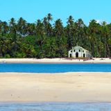 De acantilados, ballenas o volcanes a arrecifes y playas con su propia iglesia: maravillas del Atlántico
